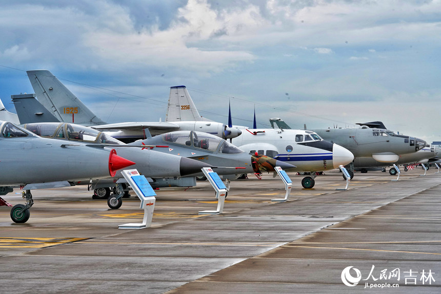 8月26日，“2022年空軍航空開放活動(dòng)·長春航空展”正式開幕。人民網(wǎng) 李洋 攝