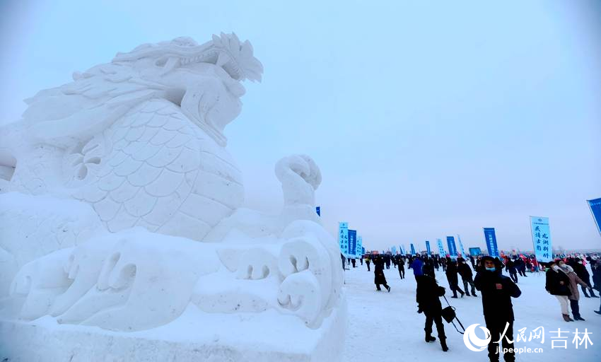 “燕清古韻 龍湖新醉”二龍湖冰雪漁獵文化節(jié)現(xiàn)場。人民網(wǎng) 馬俊華攝