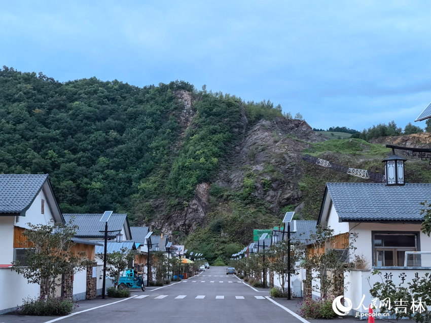 靖宇縣花園口鎮(zhèn)花園新區(qū)哲學小村。人民網(wǎng)記者 馬俊華攝