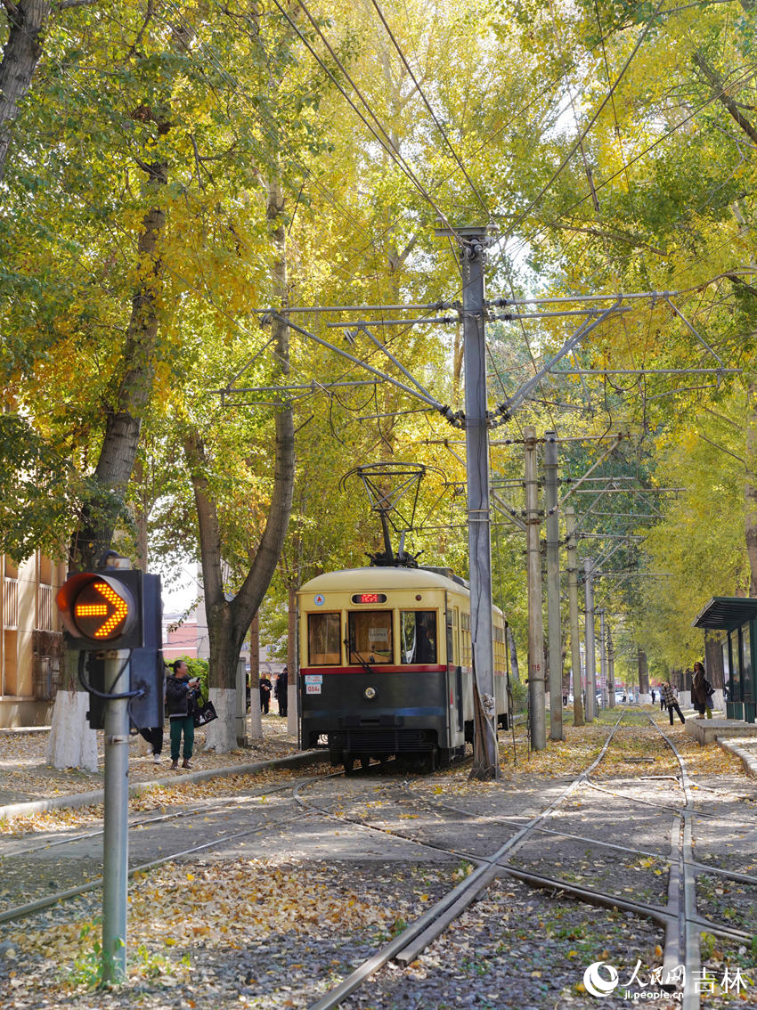 春城大街有軌電車。人民網(wǎng)記者 李思玥攝