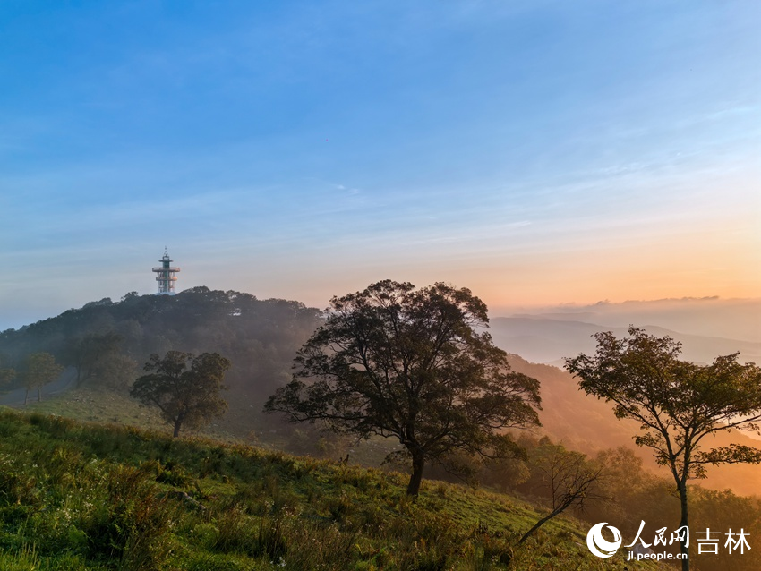 紅日、群山、薄霧、云?！ɑh四方山的日出盛景你見(jiàn)過(guò)嗎？【11】