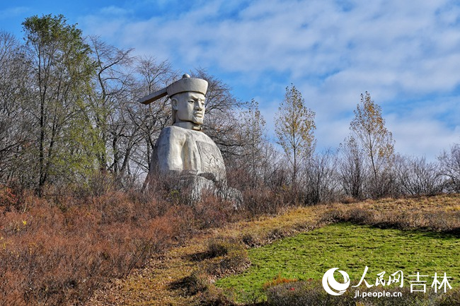 琿春市吳大澂雕像。人民網(wǎng)記者 李洋攝